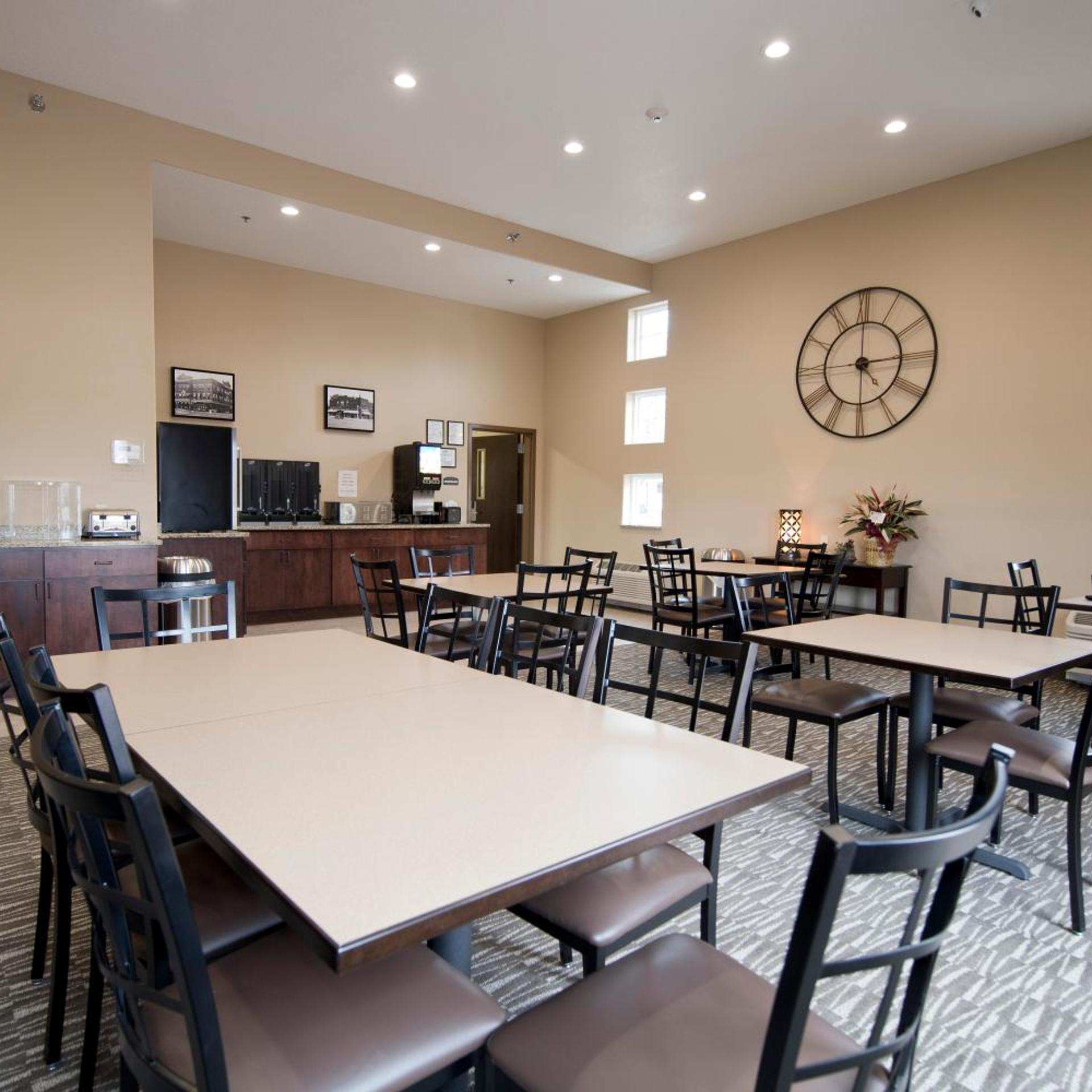 Cornerstone Inn & Suites 14/15