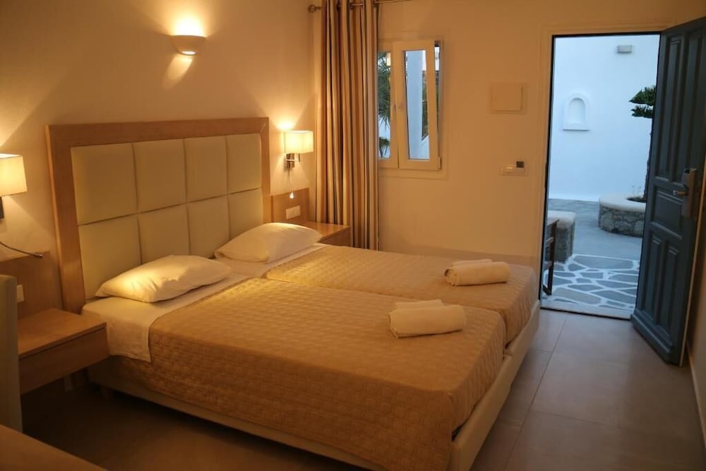 PETINAROS HOTEL 12/69