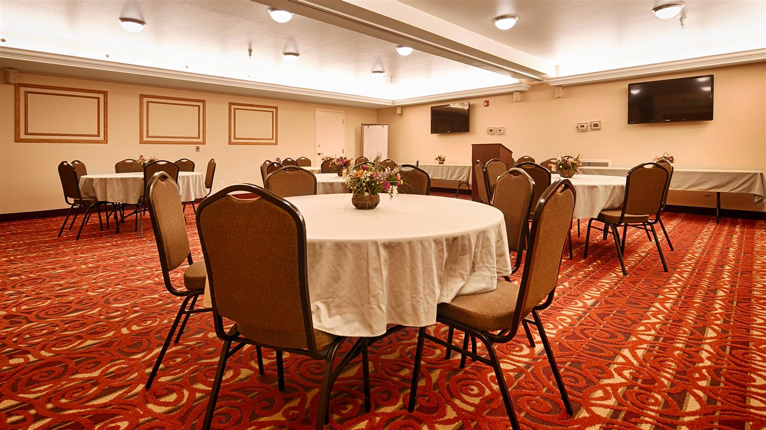 Best Western Plus Silver Saddle Inn 40/43