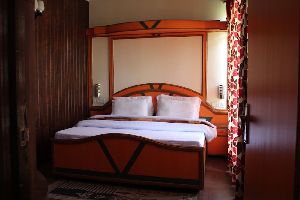 HOTEL PRESIDENT 26/49