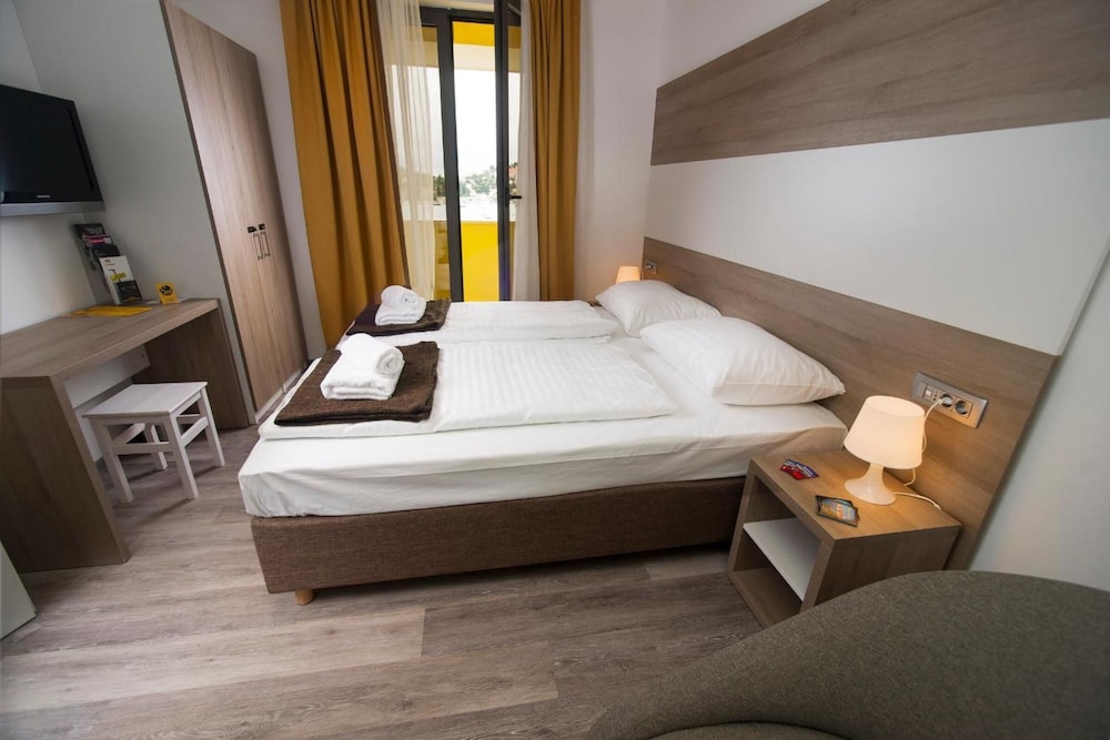 HOSTEL SOL 20/62