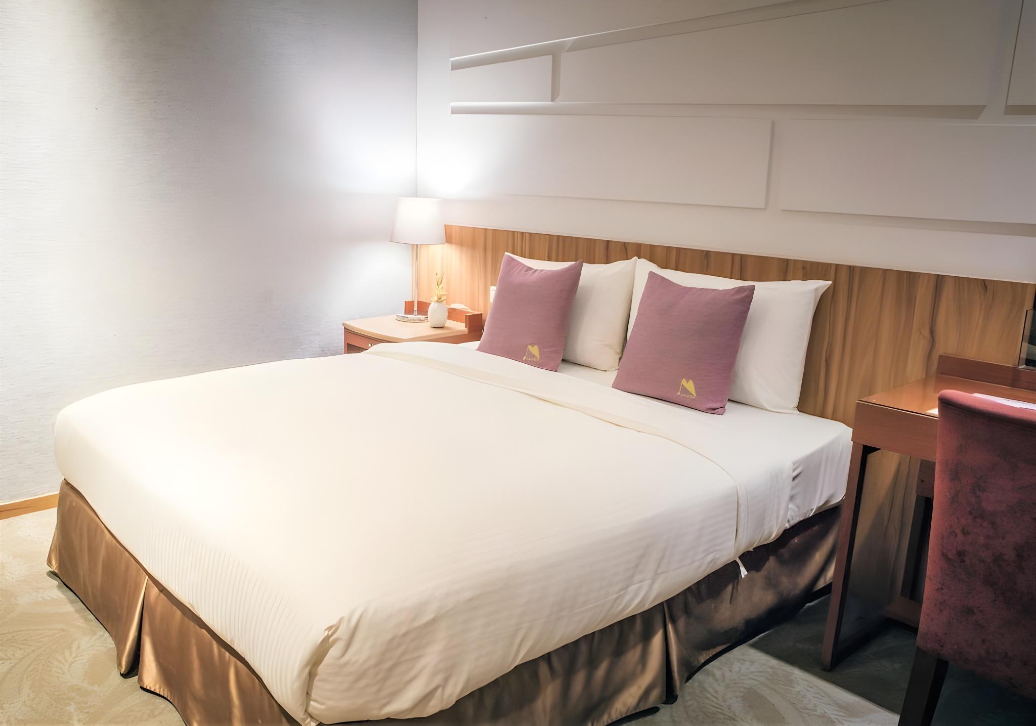 Room, King Bed, Small
