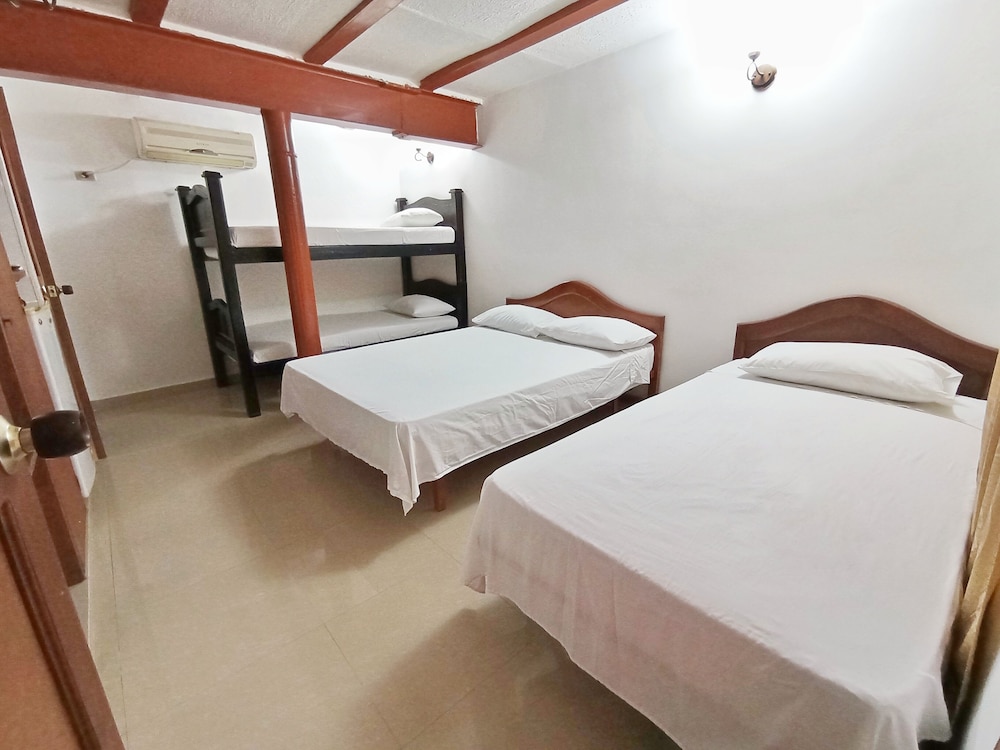 Hotel Brisas Marinas 8/28