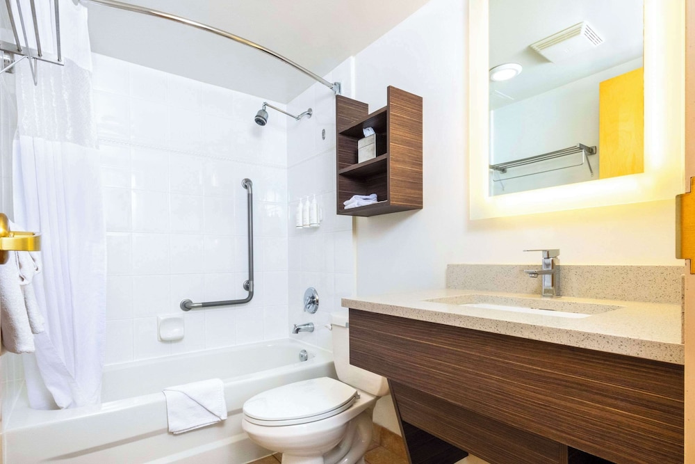 Grand Park Hotel & Suites Downtown Vancouver, Ascend Hotel Collection 63/63