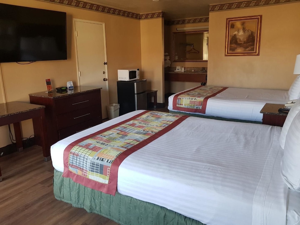 Travelodge by Wyndham Costa Mesa Newport Beach Hacienda 10/25