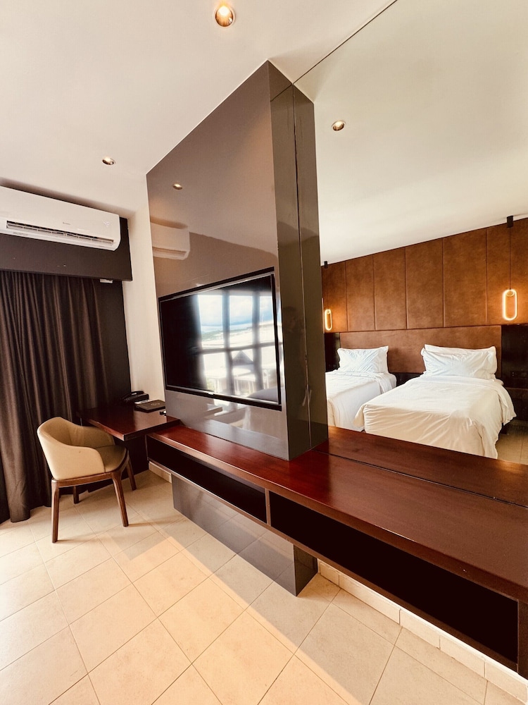 Lamana Hotel 22/70