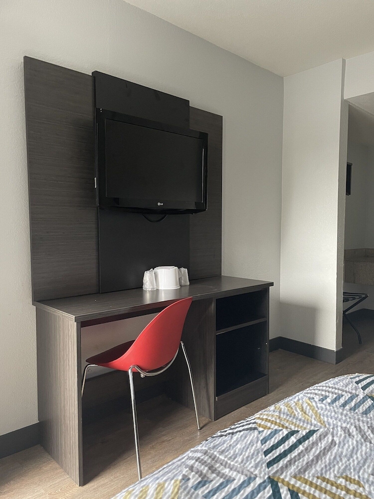 Motel6 Lantana/West Palm Beach, FL 42/60