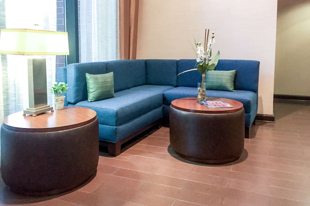 Comfort Suites Regency Park 27/34