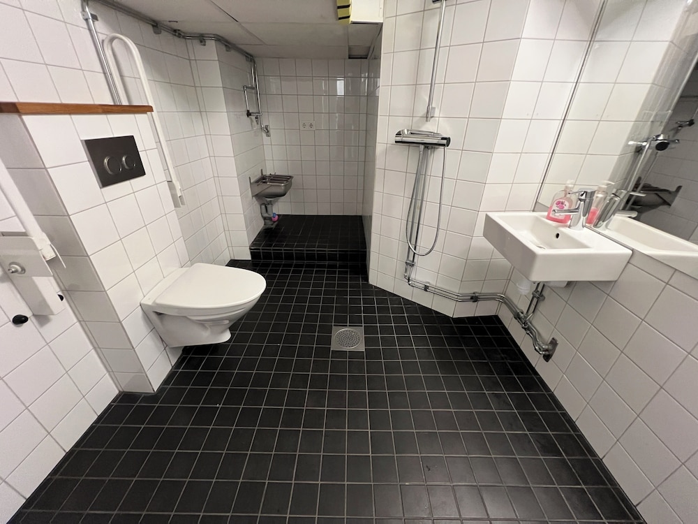 Basic, Single, Single Bed, No Window, Small