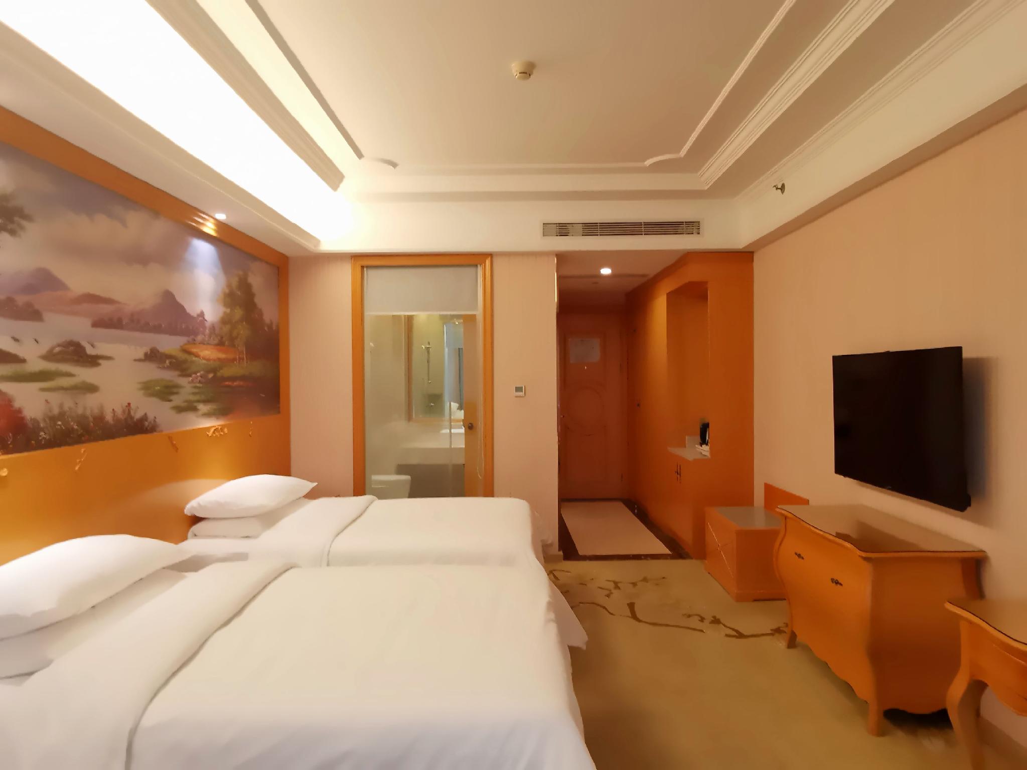 Vienna International Hotel (Yuhang Yuhang High Speed Railway Station) 12/30