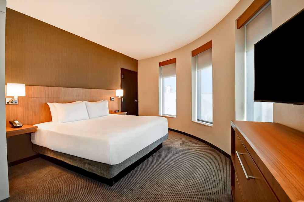 Hyatt Place Huntsville 10/53