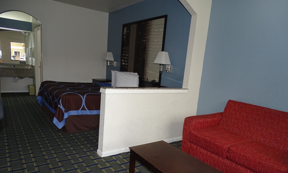 Super 8 by Wyndham Houston/Brookhollow NW photo2