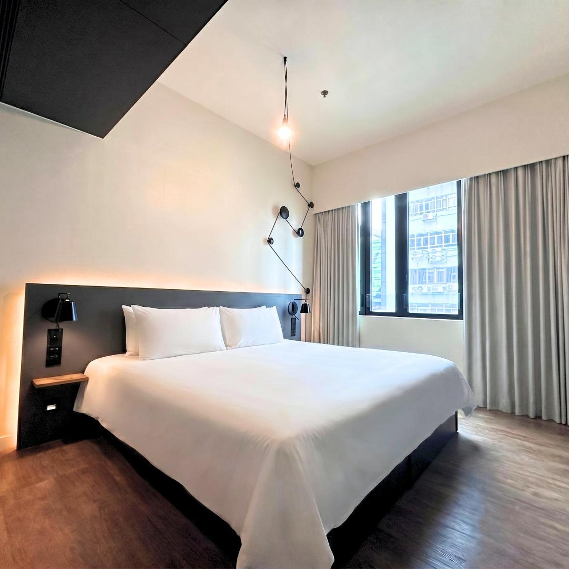 Penta, Standard, King Bed