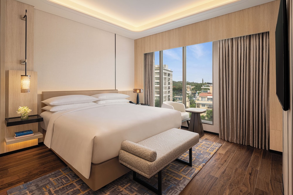 Oakwood Premier Prestige Ub City Bangaluru 25/55