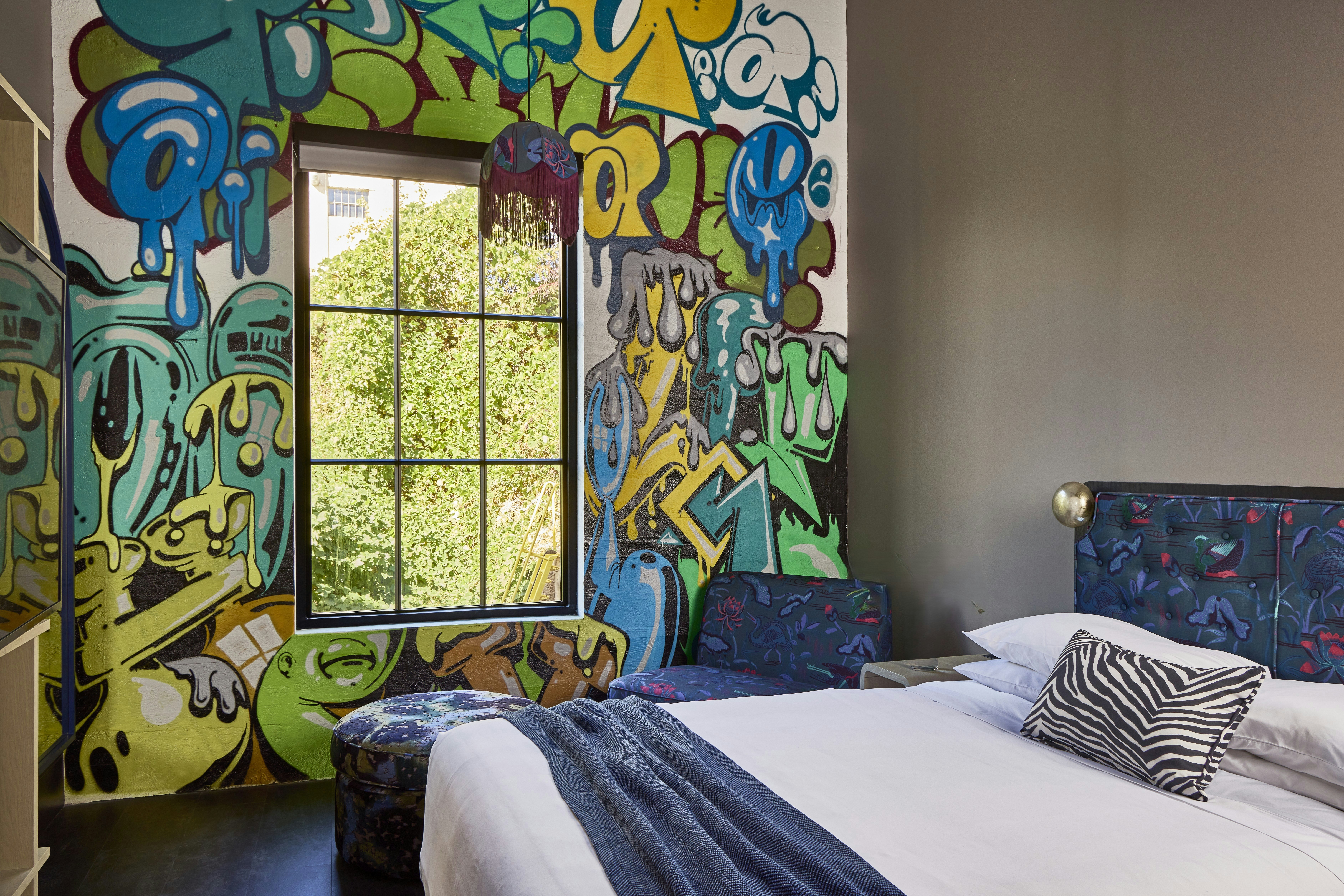ROOM, KING BED