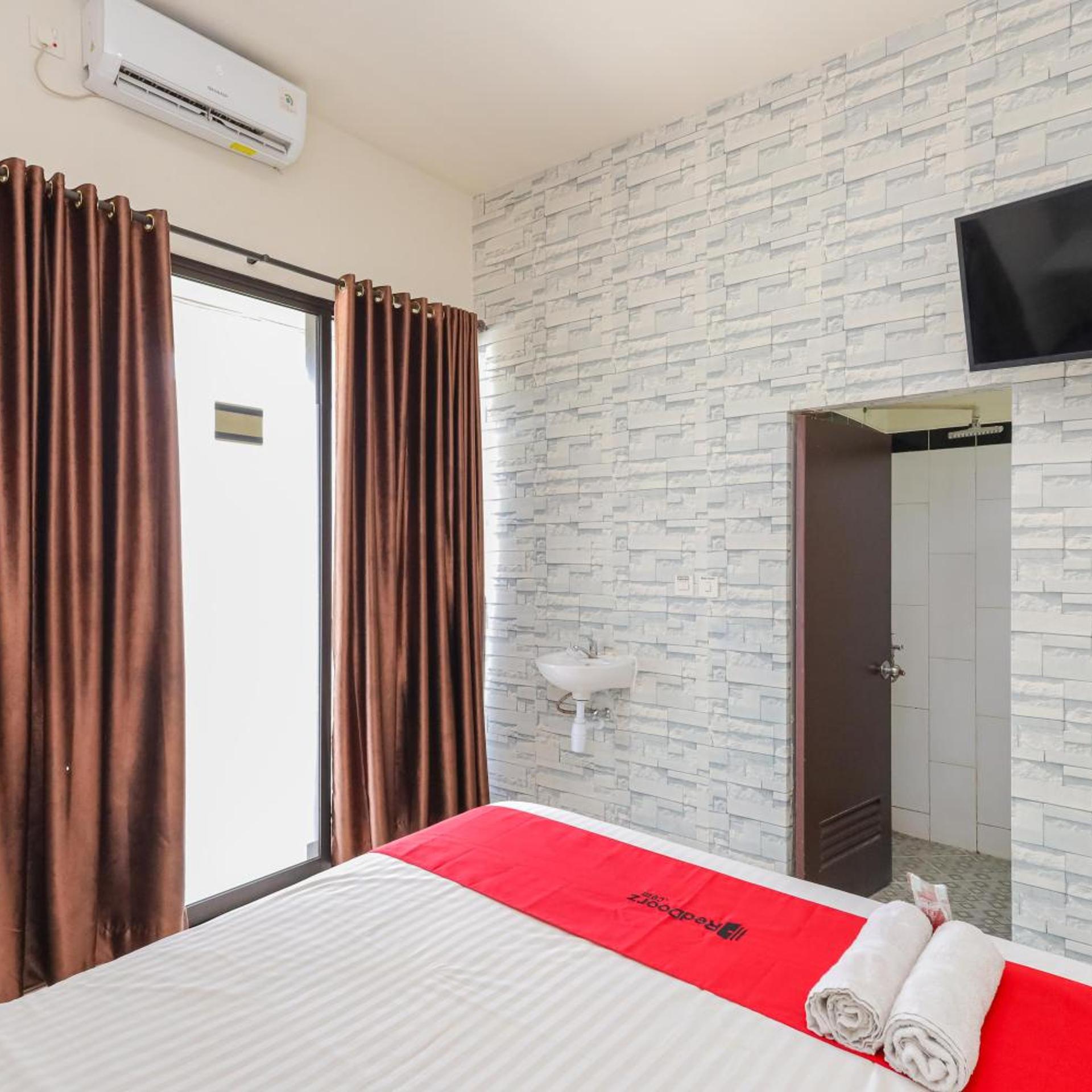 RedDoorz Syariah near Green Park Jatiwarna 23/50