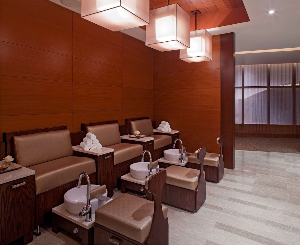Hyatt At Olive 8 52/69