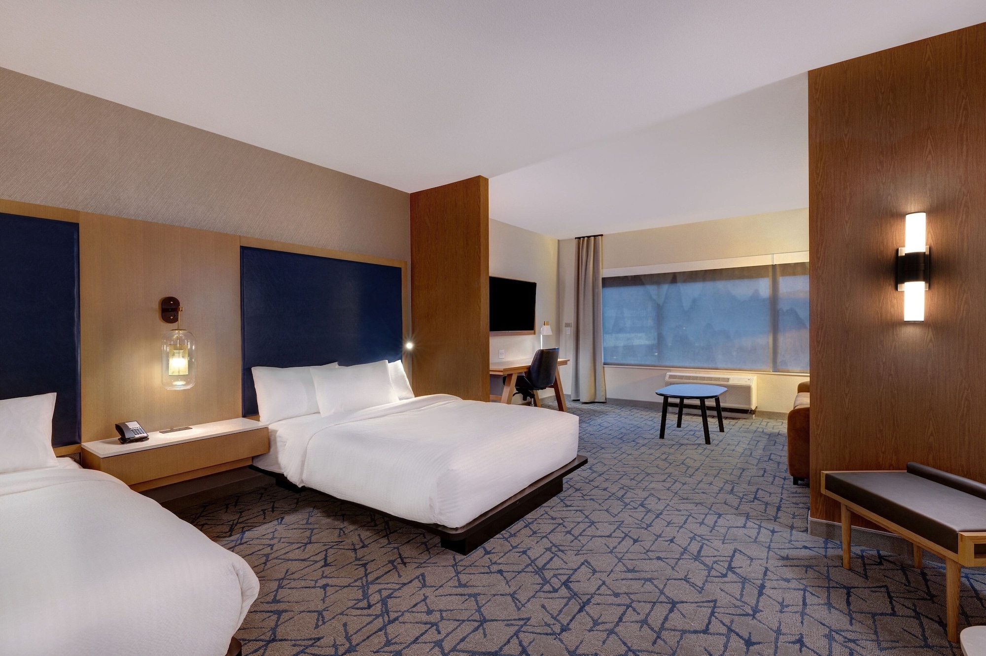 suite, multiple beds