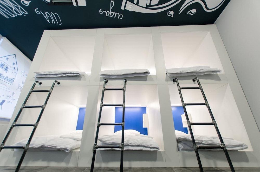 Main Square Hostel 8/40
