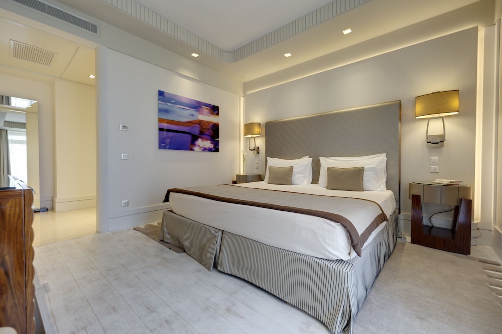 جناح رئاسي بسرير كينج بشرفة، Melia Genova 2/10