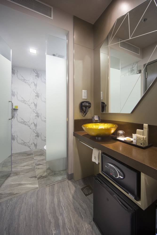 HOTEL CLOVER 7 25/27