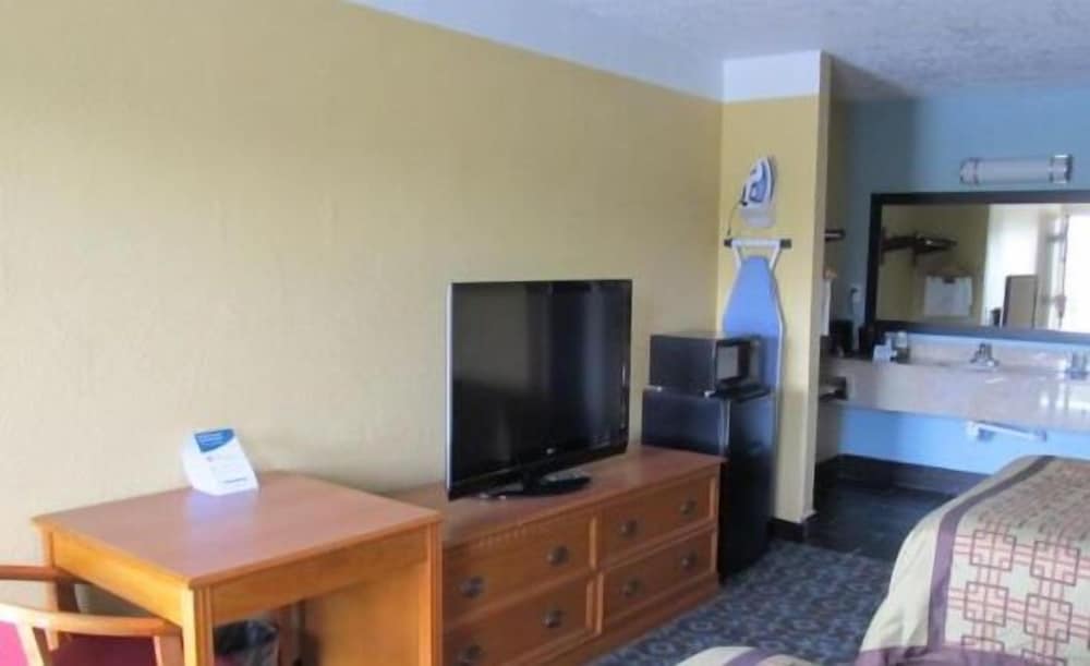 Econo Lodge Fultondale, AL 5/16