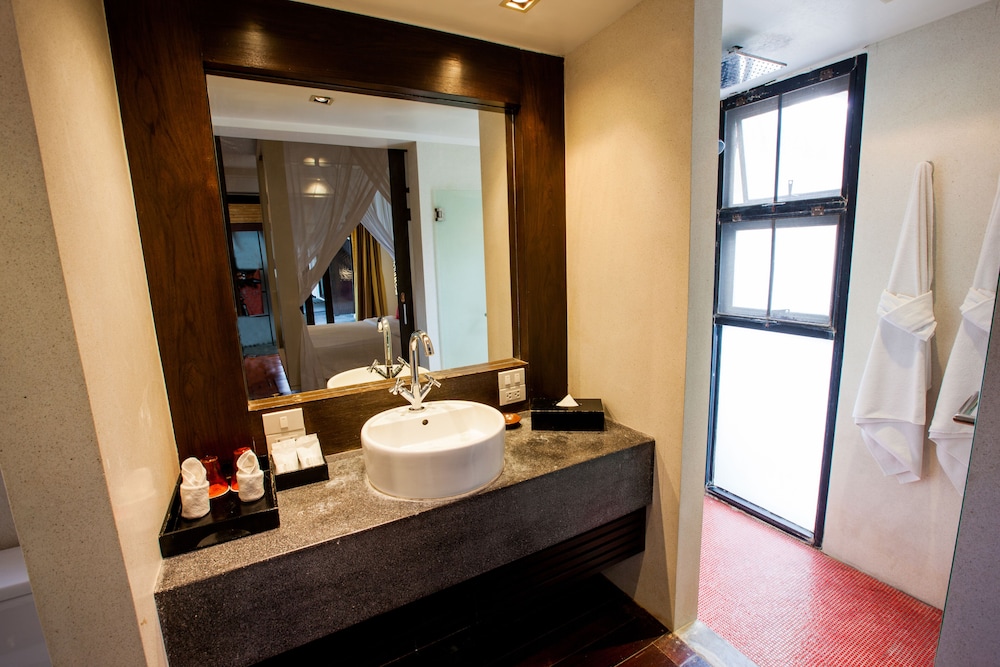 Pao Jin Poon Beach Front Villa 54/56