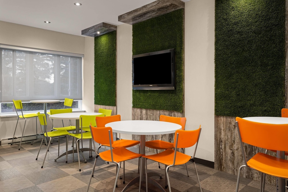 Ramada by Wyndham Laval 47/60