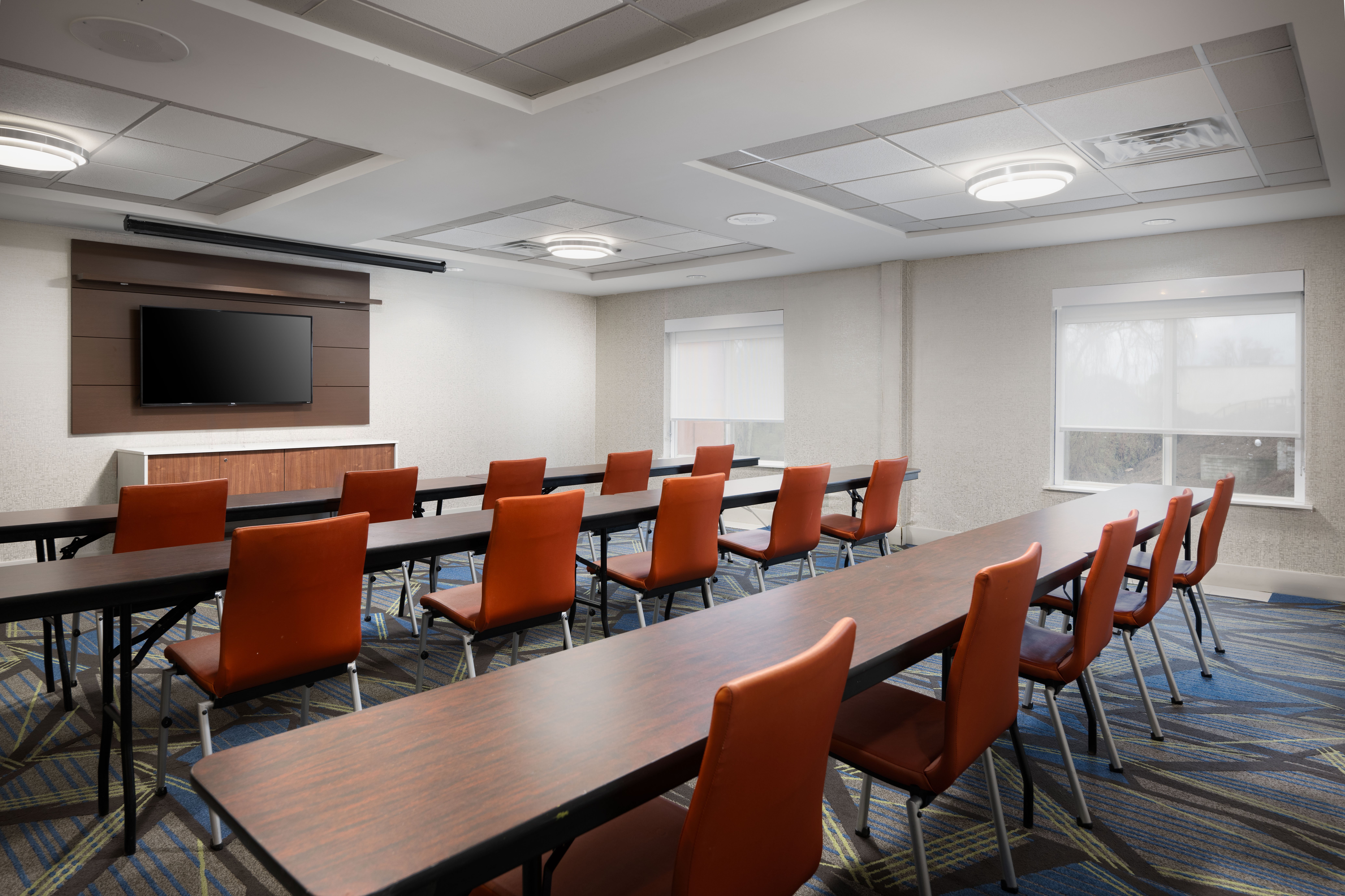 Holiday Inn Express Hotel Suites Chattanooga Hixson 67/75