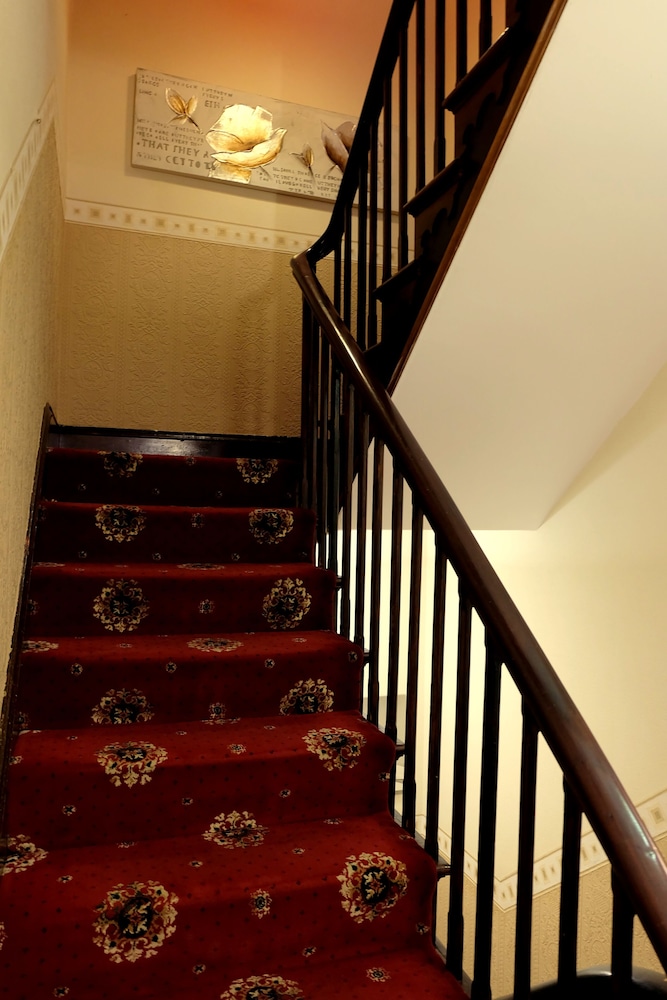 Ambrose Hotel 30/50