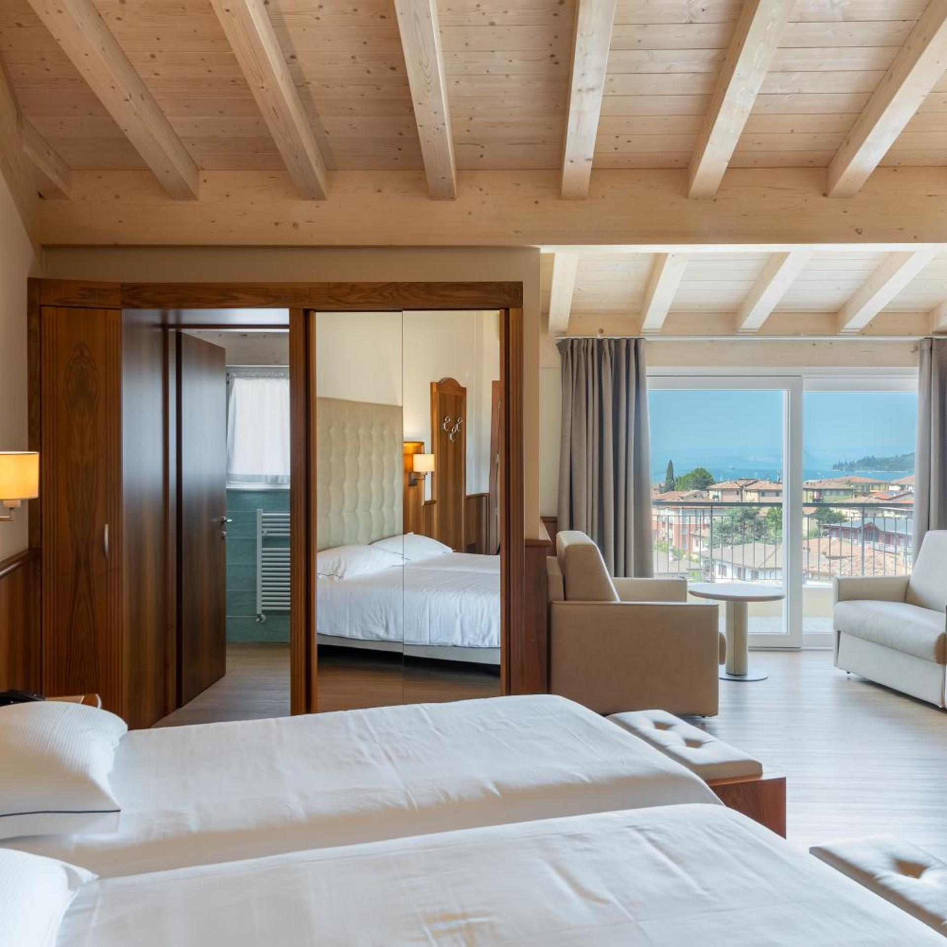 Superior, Double Bed, Partial Lake View