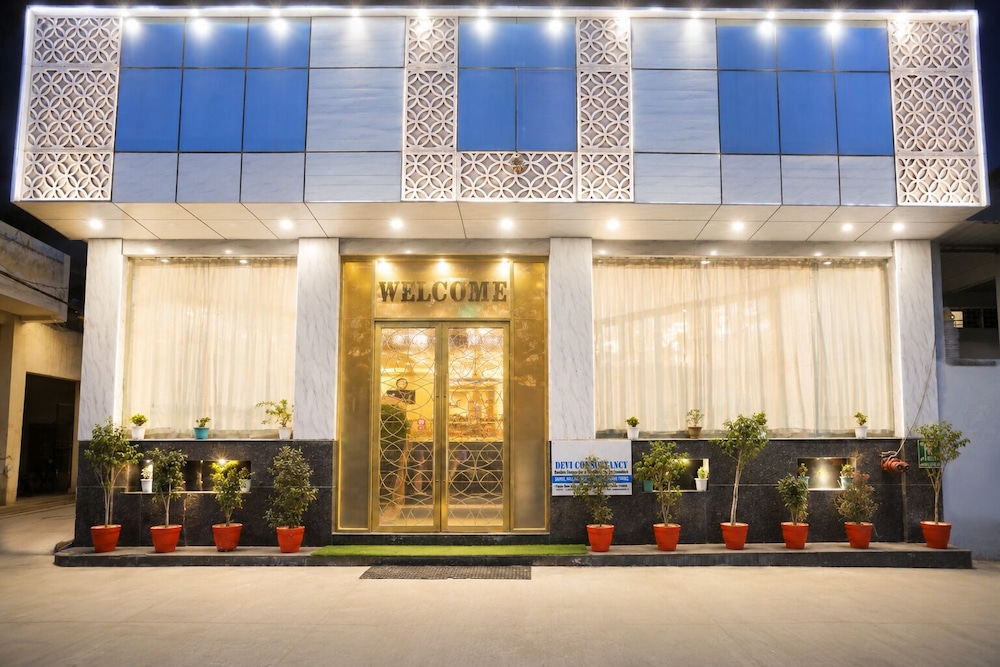 Hotel D'capitol 12/54
