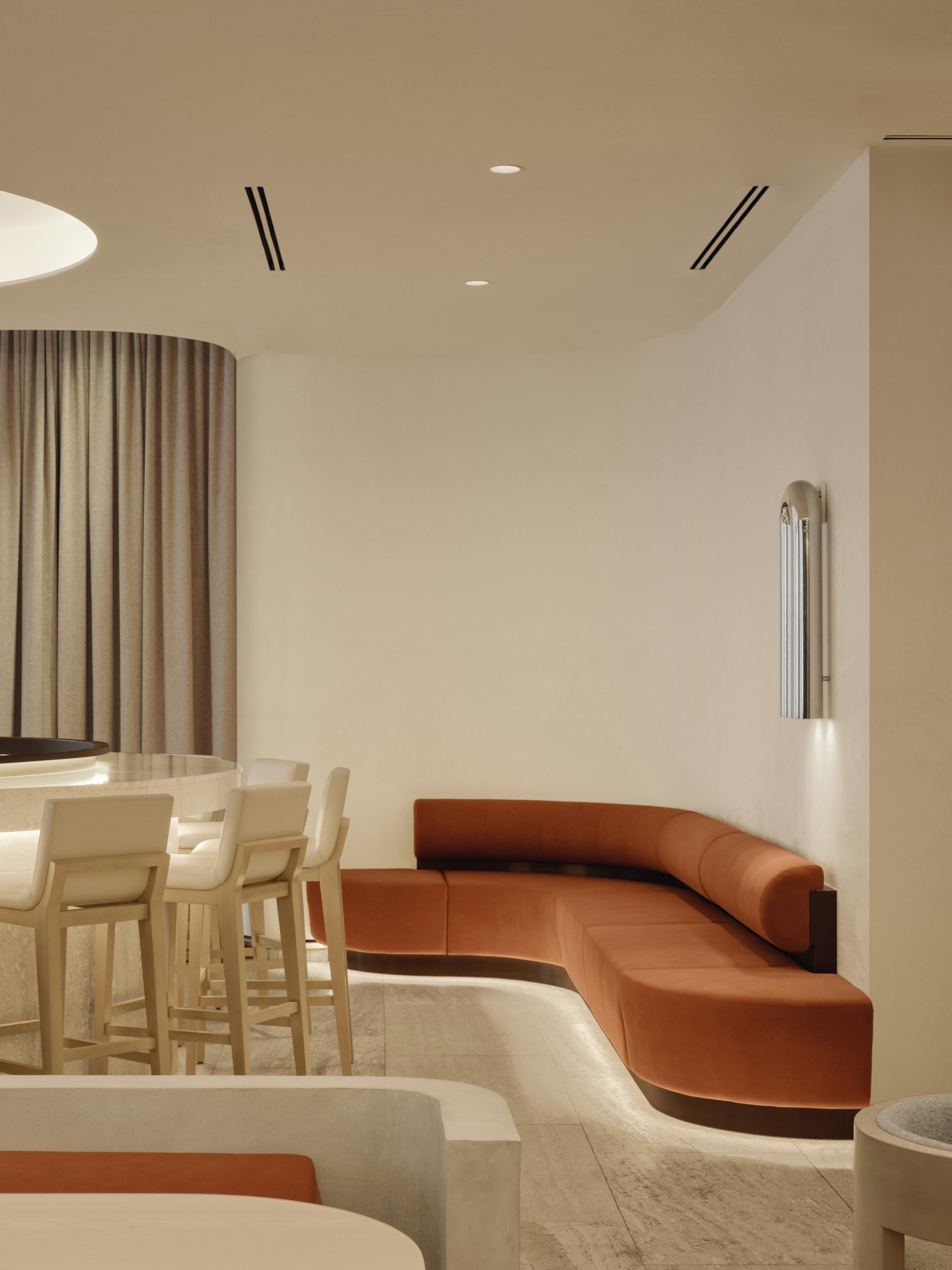Vogue Hotel Montreal Downtown, Curio Collection by Hilton 33/50
