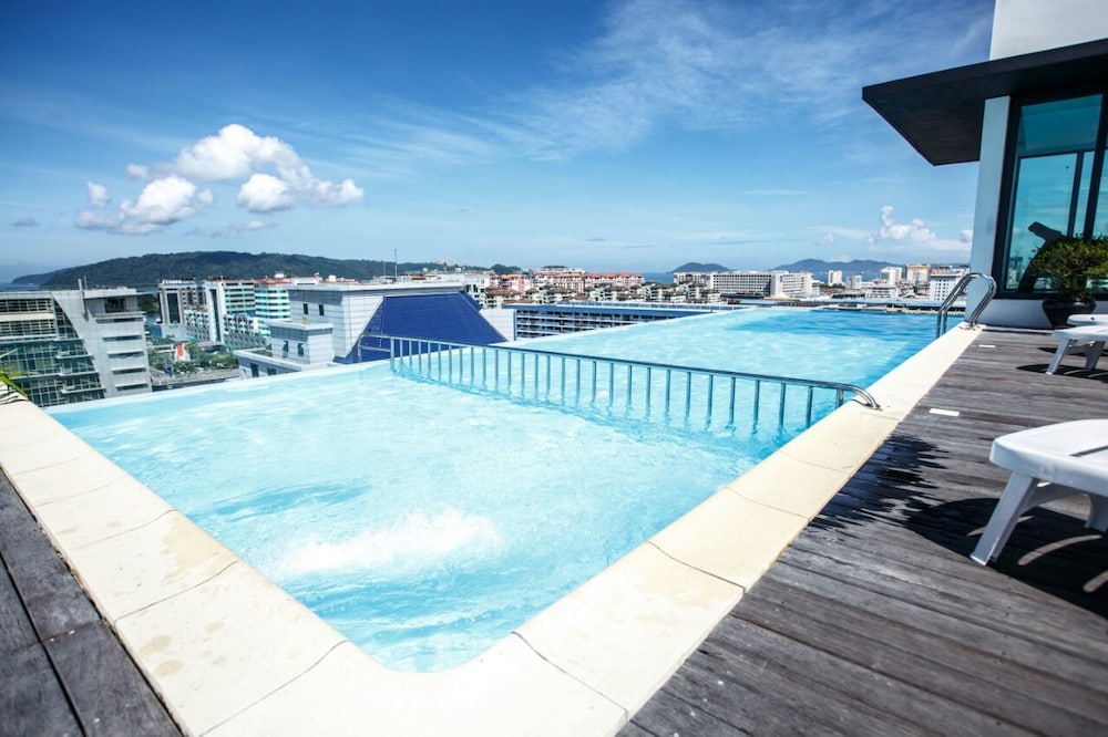 Marina Travellers Suite Sky Karamunsing 7/18