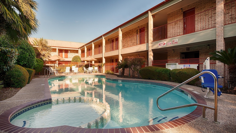 SureStay Plus by Best Western San Antonio Fiesta Inn 3/38
