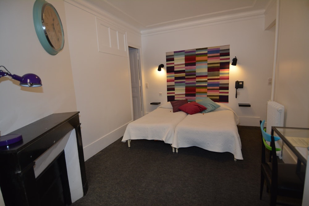 ROOM, TWIN BEDS, PRIVATE BATHROOM