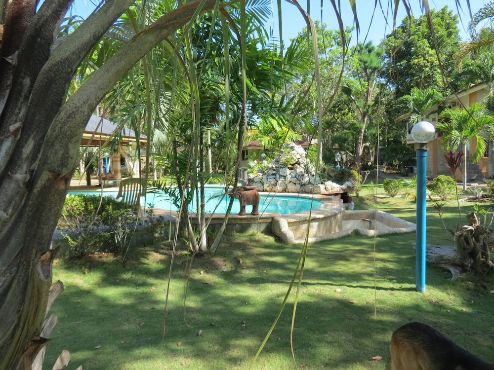Alonaland Resort Apartelle 44/50