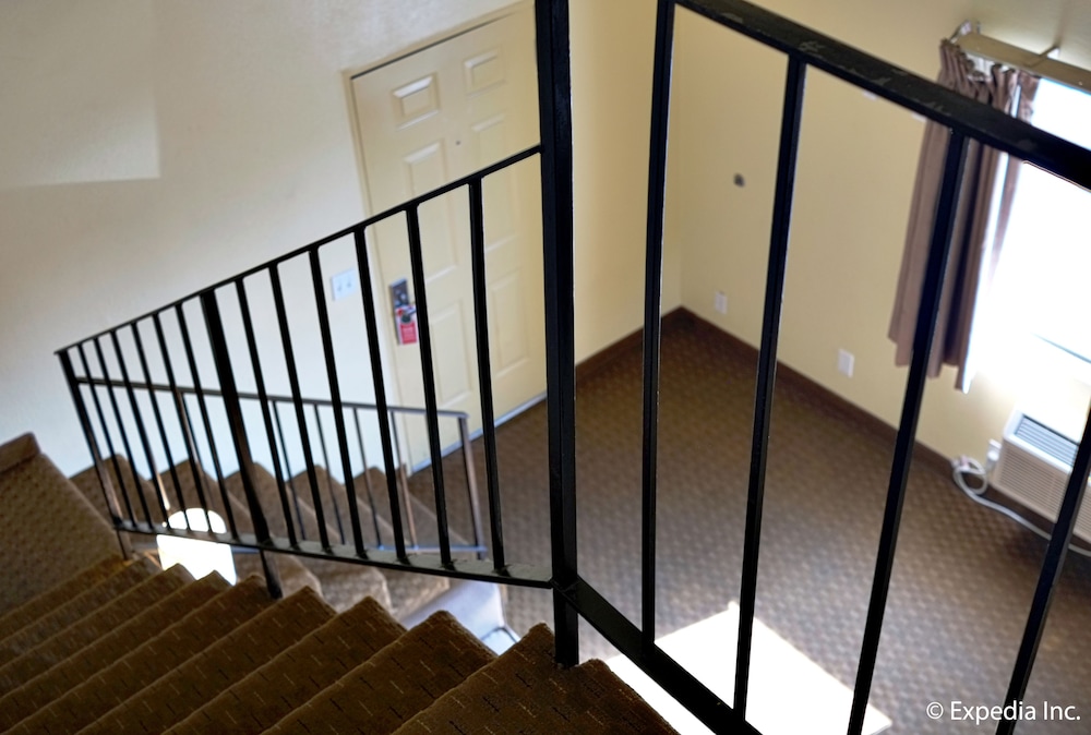 Lemon Heights Inn 2/58