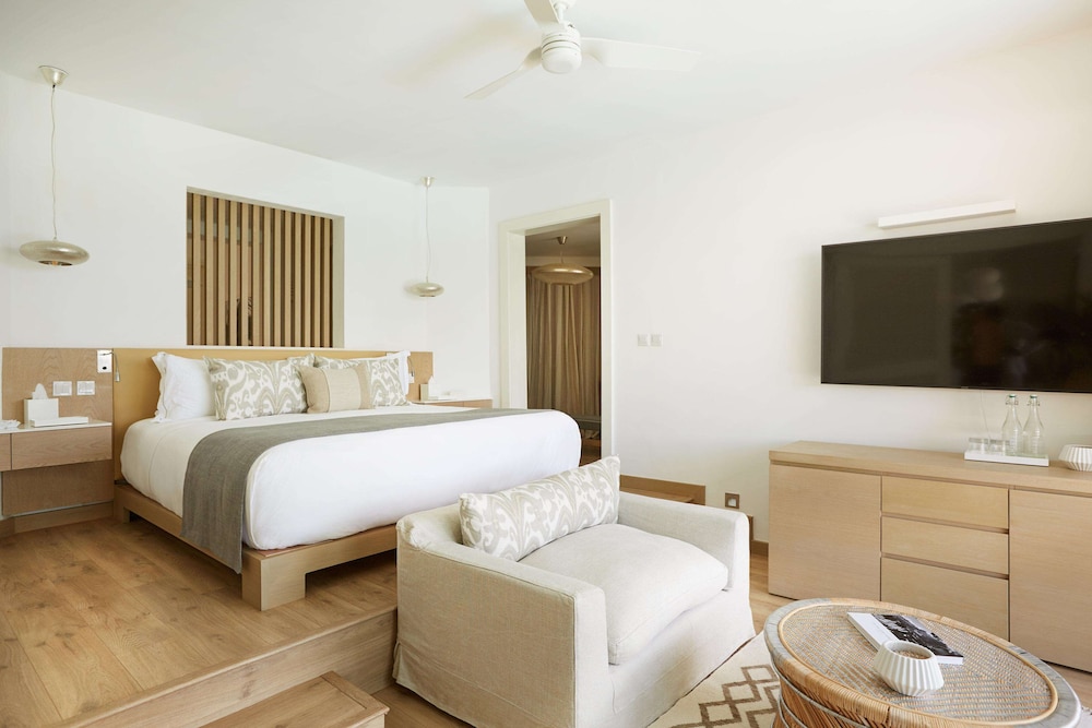 LUX Grand Gaube Resort and Villa 20/80