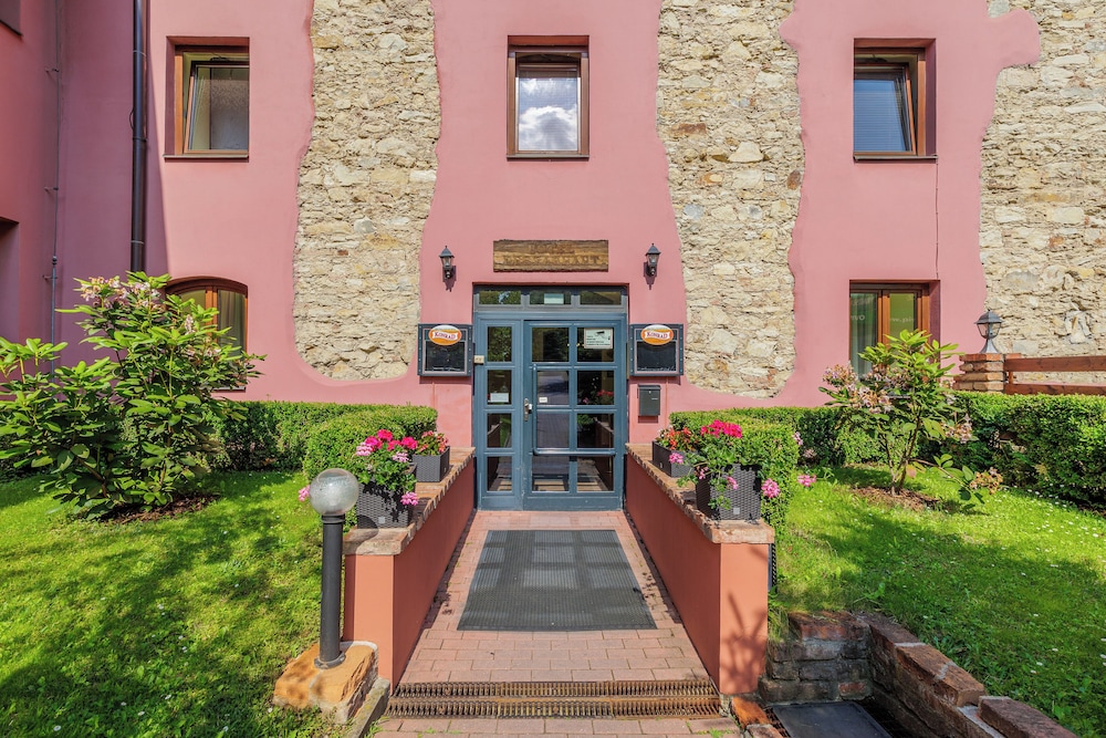 Stary Pivovar Hotel 59/65