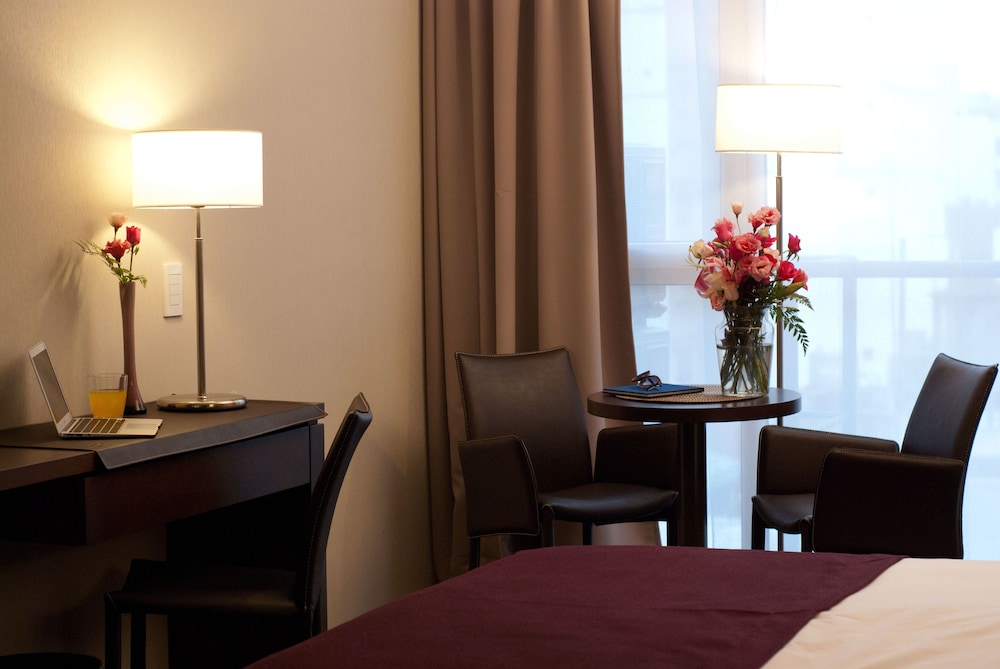 Ian Hotel (ex Howard Johnson Palermo) 48/54