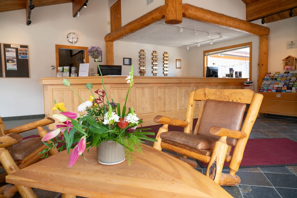 Canmore Rocky Mountain Ski Lodge 24/118