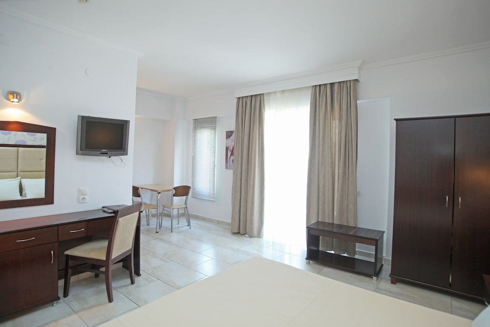 Naias Beach Hotel 22/43