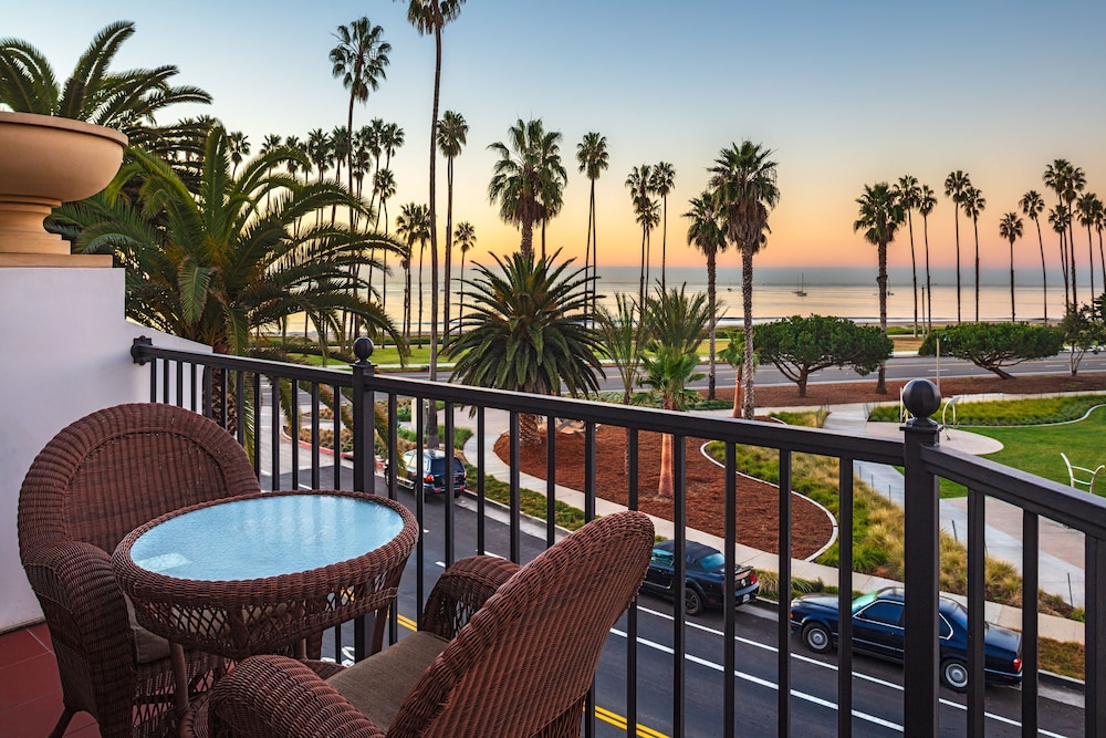 PARK, 2 QUEEN BEDS, PARTIAL OCEAN VIEW