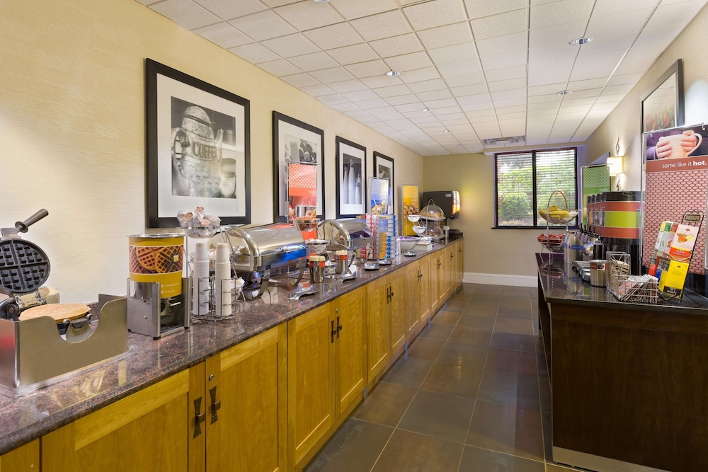 Hampton Inn Danbury Ct 34/51
