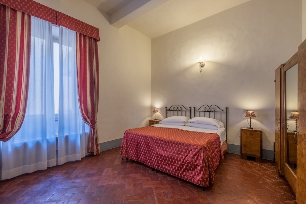 ROOM, DOUBLE BED