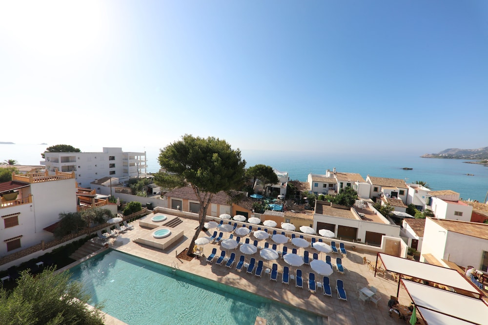Clumba Hotel 3/50