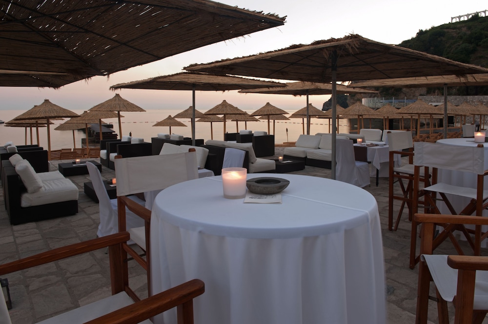 Avala Resort and Villas 35/50