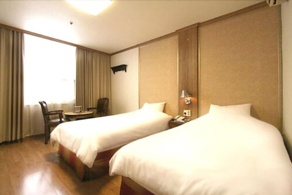 Olympic Hotel 14/49
