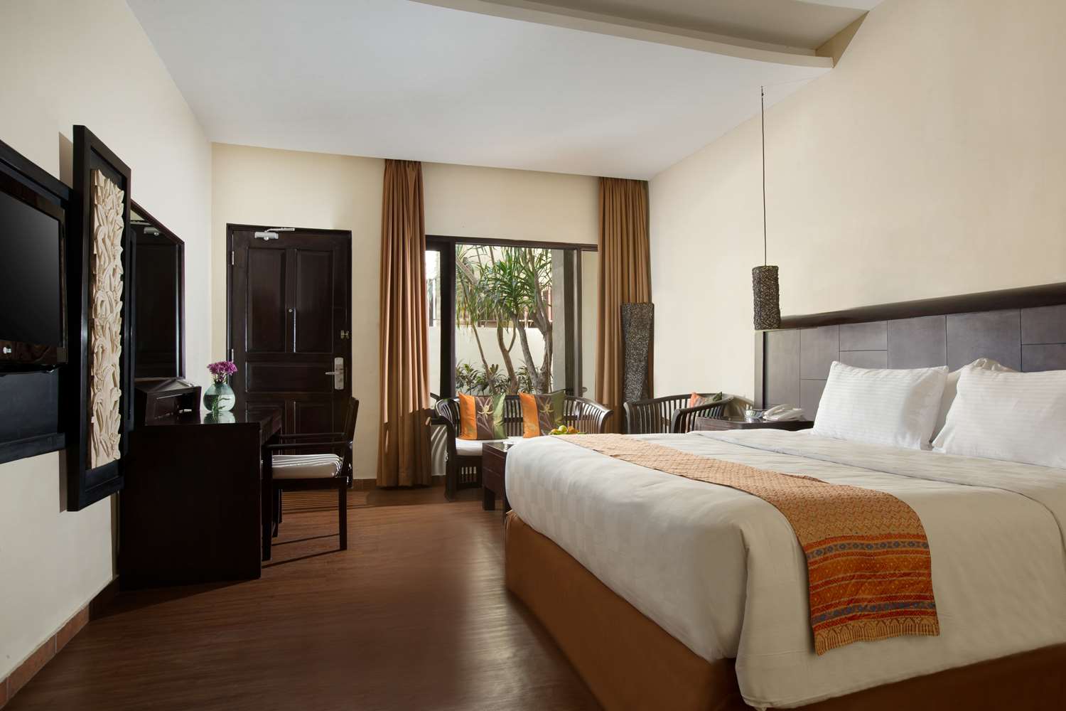 Deluxe, King Bed, Pool View, Balcony